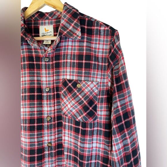 Field & Stream Men’s Black and Red Flannel Shirt. Size Medium - Picture 3 of 5